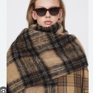 Toteme Plaid Scarf in Black and Tan